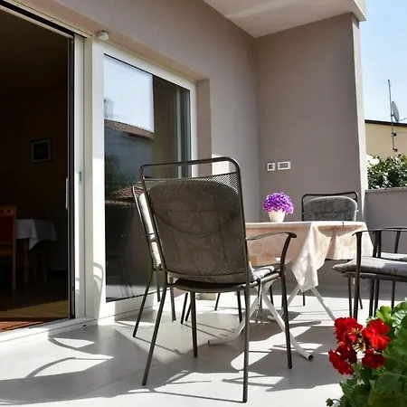 Apartment In Porec/istrien 10098 *